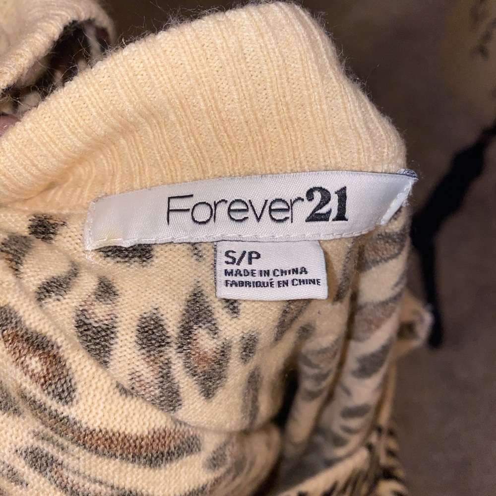 Leopard Print Sweater - Picture 3 of 3